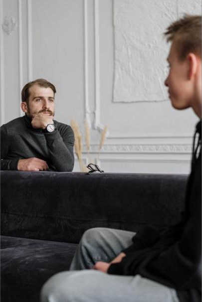 Psychiater im Gespräch mit einem Patienten